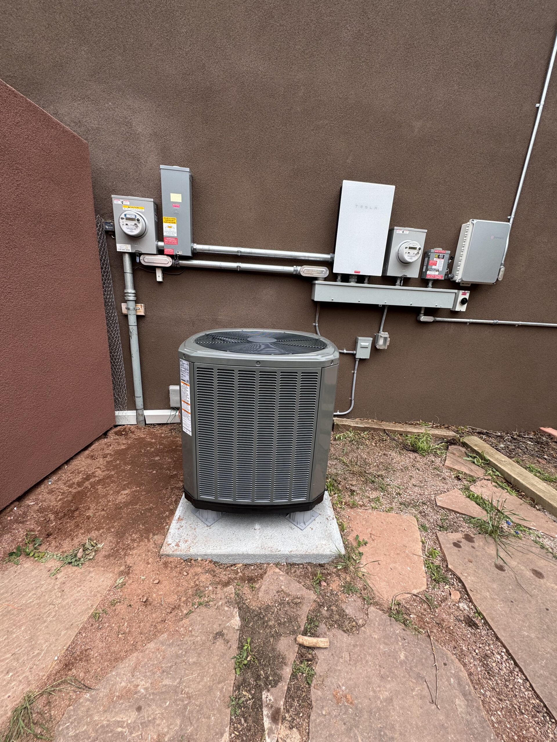 Modern home using smart cooling tips to enhance comfort and lower energy bills with efficient air conditioning